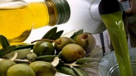 نقابة الزياتين بالساحلين تدعو إلى بيع زيت الزيتون ب20 د للتر الواحد