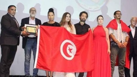مسرح الطفل العربي : فريق مسرحية "الساحرة "يحصد سبع جوائز