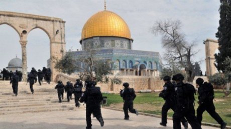 الاحتلال الصهيوني يحول القدس إلى ثكنة عسكرية قبيل صلاة الجمعة و5 الاف فقط أدوها