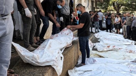 أهالي غزة يلأون لدفن شهدائهم في مقابر جماعية لكثرة أعدادهم