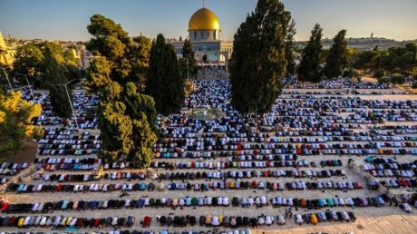 خمسة آلاف شخص أدوا صلاة الجمعة في المسجد الأقصى