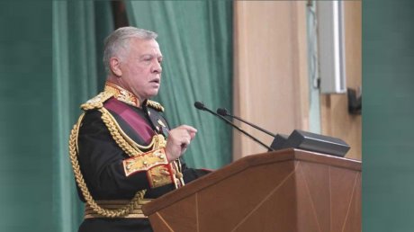 العاهل الأردني: قواتنا الجوية أنزلت مساعدات طبية للمستشفى الميداني بغزة