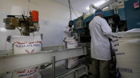 الاحتلال يقصف مطحنة القمح الوحيدة العاملة في قطاع غزة