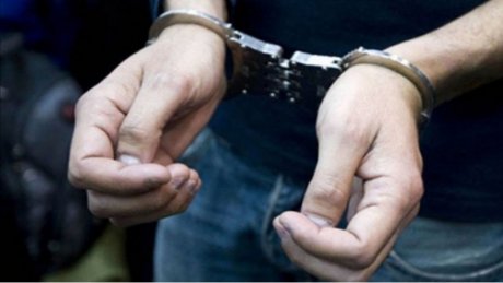 الاطاحة بكهل محل 10 مناشير تفتيش في منزل جميل من أجل عدة جرائم