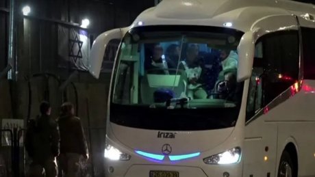 إطلاق سراح 33 أسيرا فلسطينيا بموجب صفقة تبادل الأسرى و الرهائن