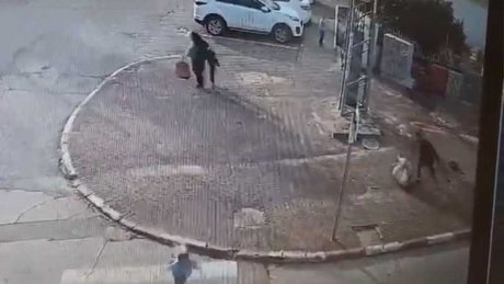 طعن سيدة فلسطينية حامل أمام أعين الأطفال في مدينة اللد