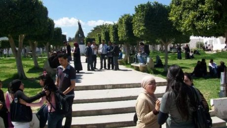 "المشهد السياسي و الاجتماعي و أثره على مصير المواطن: "تونس و خريجي الجامعات نموذجا