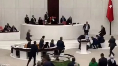 "وفاة نائب تركي بعد نوبة قلبية خلال كلمة ضد "إسرائيل