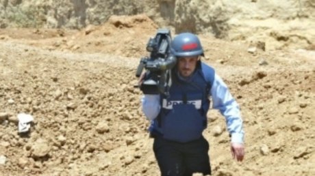 اصابة المصور بقناة الجزيرة سامر أبو دقة و زميله المراسل وائل الدحدوح بجروح