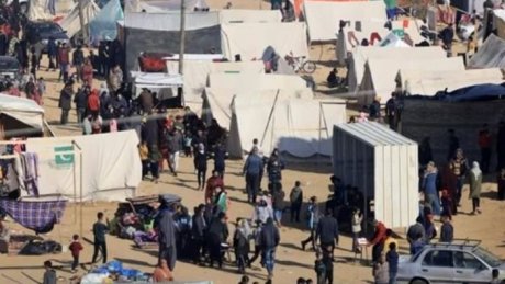 قوات الاحتلال الصهيوني تجبر الفلسطينيين على النزوح قسرا عن منطقة واسعة في مدينة خان يونس