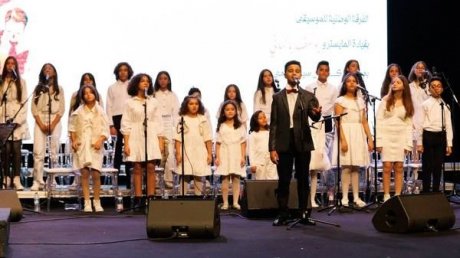 بأغاني من سيد درويش لعلي الرياحي : المايسترو يوسف بلهاني وكورال "سيدي سامي "يمتعون جمهور الاطفال والكبار