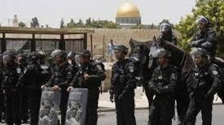 الاحتلال يشدد إجراءاته العسكرية في محيط المسجد الأقصى ويعيق وصول المصلين