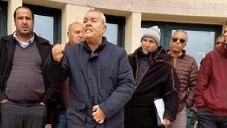 سليانة: وقفة احتجاجية للمعلمين المحجوزة أجورهم باشراف الاتحاد الجهوي وحضور الجامعة العامة