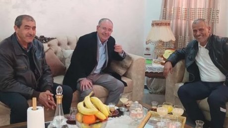 الامين العام يطمئن على صحة الأخ حمادي النحالي