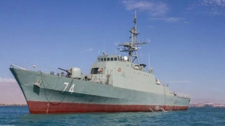 إيران تحرك مدمرة وسفينة حربية نحو البحر الأحمر
