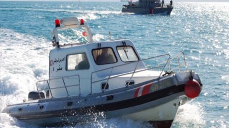 الهوارية: تواصل عمليات البحث عن شخصين مفقودين بعد غرق مركبهم