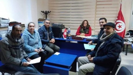 جلسة عمل لبحث عدة مطالب بين نقابة أعوان العدلية بقفصة والمديرة الجهوية للقطاع