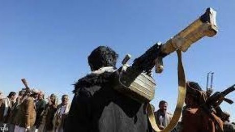 الحوثيون يعلنون استهداف سفينة أميركية في خليج عدن
