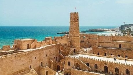 طقس اليوم الجمعة : أجواء عاصفة وشديدة البرودة وأمطار غزيرة في غزة و طقس صاف في تونس