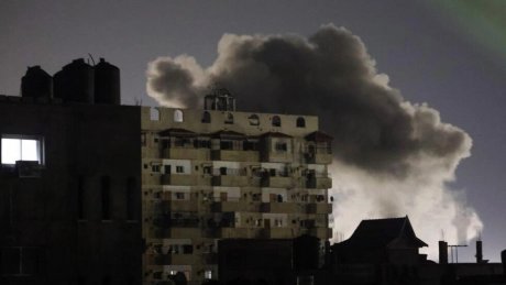 عشرات الشهداء في قصف "إسرائيلي" على غزة ليلا وحماس تدرس مقترح الهدنة