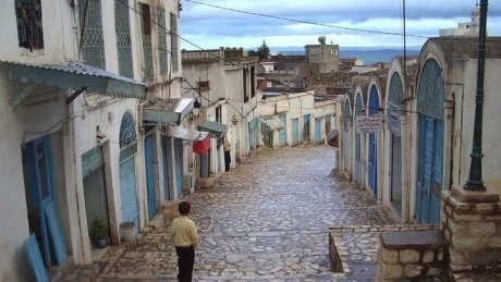 طقس اليوم الاثنين : غائم مع إرتفاع طفيف في درجات الحرارة في قطاع غزة و سحب كثيفة مع أمطار متفرقة مؤقتا رعدية في تونس