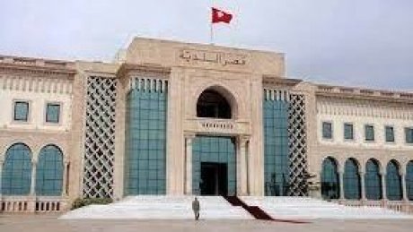 أعوان ببلدية تونس يعتصمون ويطالبون بتطبيق قرار الرئيس بالترسيم