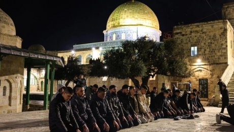 35 ألفًا يؤدون صلاة التراويح في أول أيام رمضان في المسجد الأقصى