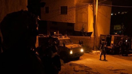 اشتباكات مع الاحتلال في طولكرم واعتداءات لمستوطنين قرب رام الله