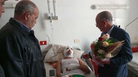 الامين العام يزور العمال المصابين في حادث مستودع الغاز التابع للشركة الوطنية لتوزيع البترول "عجيل" برادس