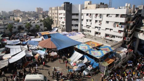 الاحتلال يواصل اقتحام ومحاصرة مجمع الشفاء الطبي لليوم السابع