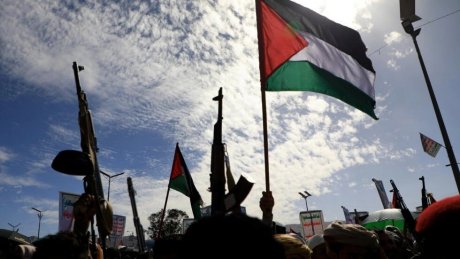 الحوثيون يعلنون شنّ ستة هجمات خلال الساعات الـ72 الماضية ضد سفن ومدمرتين أميركيتين في البحر الأحمر