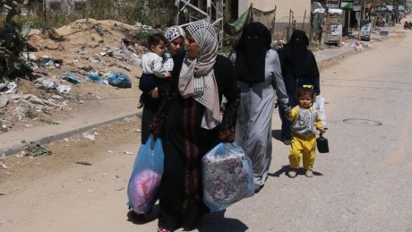 بغارات جوية وقصف مدفعي : الاحتلال يواصل عمليته بالنصيرات ويحاصر مدارس تؤوي نازحين