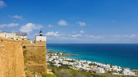 طقس اليوم الأربعاء : أجواء صيفية حارة و سحب عابرة مع بعض الأمطار المتفرقة في تونس