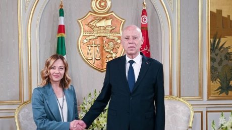 ميلوني في تونس: 3 اتفاقيات وسعيد يجدد التاكيد على موقف تونس الثابت الرافض لأن تكون مستقرا أو معبرا للمهاجرين غير النظاميين.