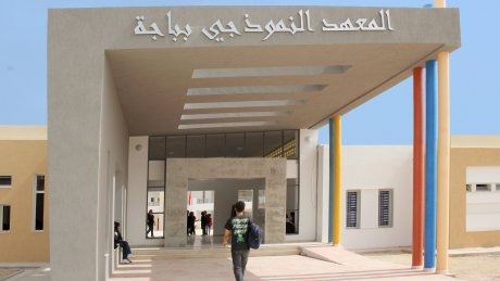 برنامج تعصير المؤسسات التربوية : كيف استفاد الاساتذة والتلاميذ من الفضاء الوظيفي بالمعهد النموذجي بباجة ؟