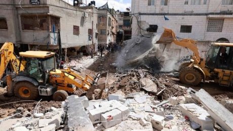 الاحتلال يعتقل 25 فلسطينيا بالضفة ويهدم نصف منازل مخيم نور شمس