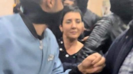 فرقة أمنية تعتقل المحامية سنة الدهماني بعد اقتحام دار المحامي حيث احتمت منذ يومين