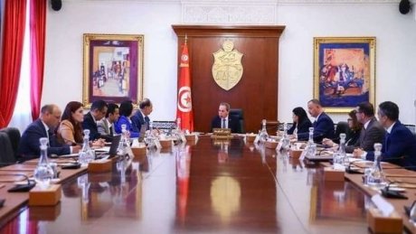 قبل عرضه على مجلس النواب : مجلس وزاري مضيق يصادق على مشروع قانون يتعلق بعطل الأمومة والأبوة
