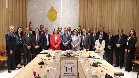 إمضاء إتّفاقية تعبئة قرض مجمع بالعملة لدى 16 مؤسسة بنكية محلية