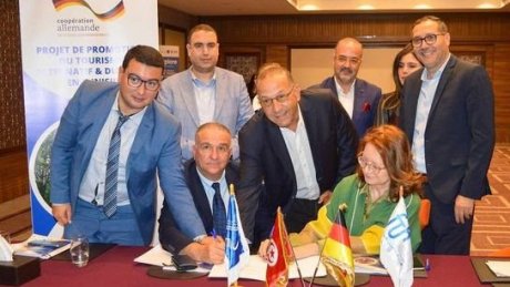تجمع مهنيي السياحة قبل انطلاق الموسم : شراكة لتكوين "قوة اقتراح "تراجع ترسانة القوانين لمواجهة التحديات