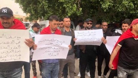 قفصة : سواق شاحنات نقل الفسفاط "المناولة" يطالبون بالإدماج