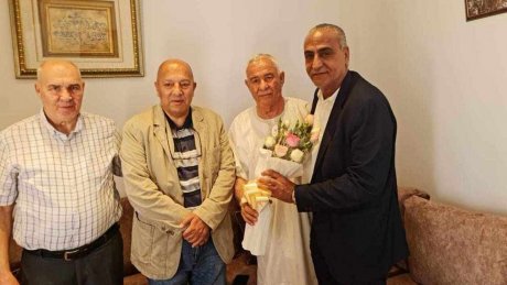 منعم عميرة يطمئن على الوضع الصحي للكاتب العام للاتحاد الجهوي للشغل بصفاقس يوسف العوادني