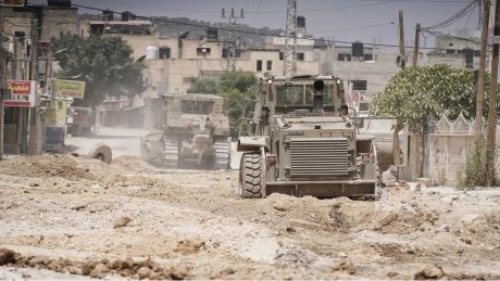 الاحتلال يواصل عدوانه على جنين ومخيمها لليوم الثاني