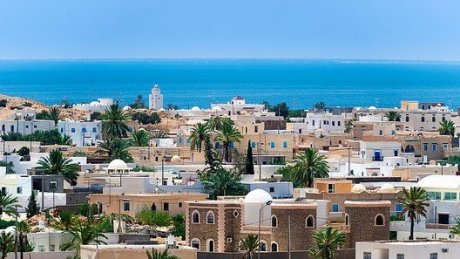 طقس اليوم الخميس : أجواء صافية ومعتدلة في قطاع غزة و طقس مغيم جزئيا فتدريجيا قليل السحب في تونس