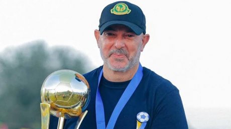 نصر الدين نابي على رأس كايزر شيفز الجنوب إفريقي