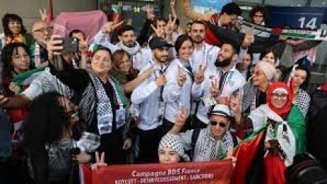 وصول البعثة الفلسطينية إلى باريس للمشاركة في دورة الألعاب الأولمبية