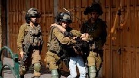 الاحتلال يعتقل 22 مواطنا فلسطينيا من الضفة الغربية ما يرفع الحصيلة إلى 9800 منذ 7 أكتوبر