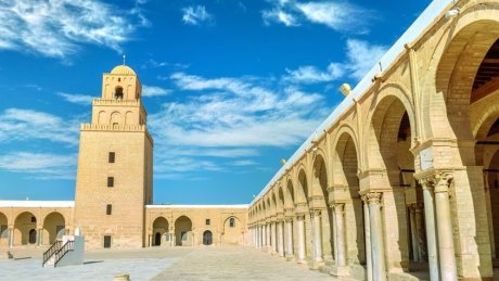 طقس اليوم الجمعة : معتدل في قطاع غزة و صاف في تونس