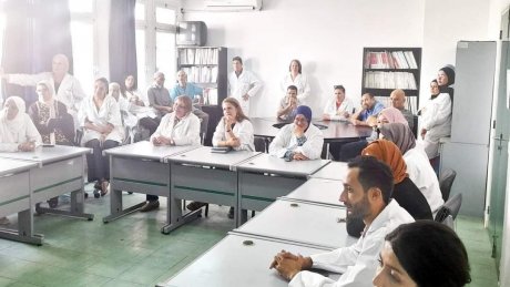 اعوان المركز الوطني لنقل الدم يطالبون بمستحقاتهم