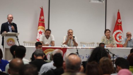 في اختتام مهرجان بلقاسم اليعقوبي:الأمين العام يكرم ثلة من الشعراء والفنانين فرسان الشعر والأغنية الملتزمين